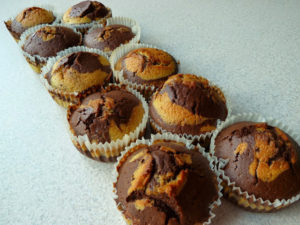 Łaciate muffinki a'la zebra, muffinki łaciate, muffinki biało-brązowe