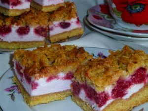 Ciasto malinowa rozpusta, ciasto z malinami, deser z malinami, wypiek z malinami