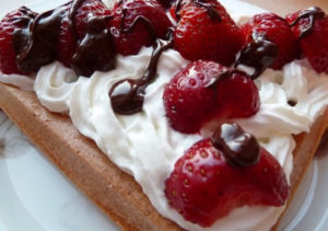 Gofry, gofry z truskawkami, śniadanie, Kolorowy Przepisownik
