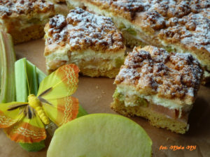 Kruche ciasto z rabarbarem, jabłkami i śmietankową pianką, ciasto z rabarbarem, kruche z owocami, ciasto kruche z owocami