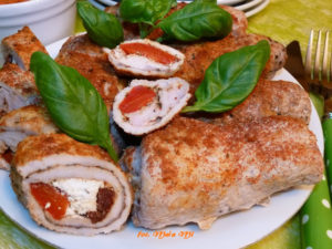 Roladki schabowe z papryką, fetą i suszonymi pomidorami