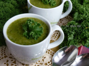 Zupa krem z jarmużu z ziemniakami, brokułem i kuskusem, jarmuż, zupa z jarmużu, co można zrobić z jarmużu