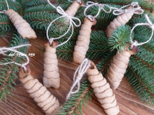 piernikowe "szyszki" na choinkę, jadalne ozdoby na Boże Narodzenie, jadalne prezenty