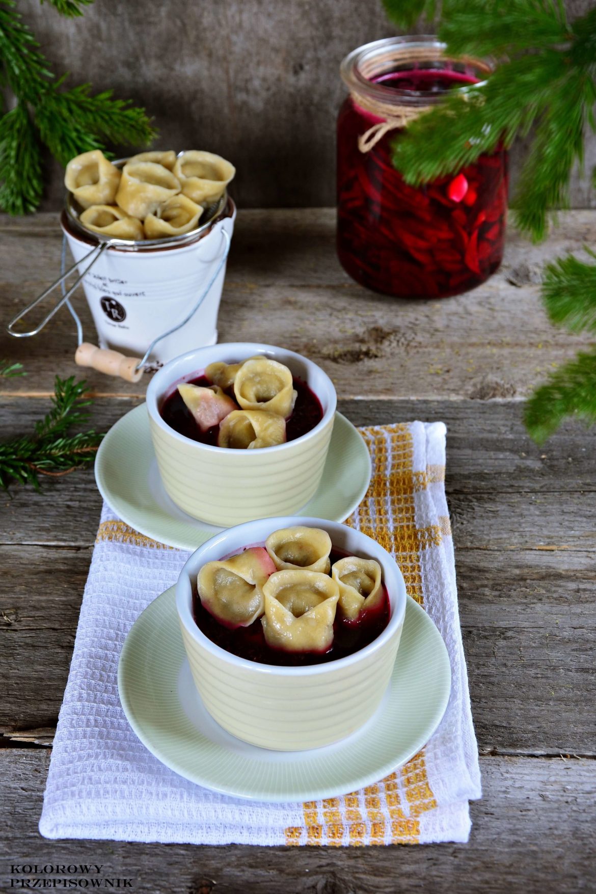 Uszka z pieczarkami, uszka wigilijne, uszka na wigilie, jak mrozic uszka, jak mrozic pierogi, uszka do barszczu – Kolorowy Przepisownik, sprawdzone przepisy Uszka z pieczarkami, uszka wigilijne, uszka na wigilie, jak mrozic uszka, jak mrozic pierogi, uszka do barszczu - Kolorowy Przepisownik, sprawdzone przepisy