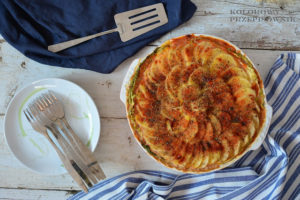 Zapiekanka ziemniaczano-pomidorowa z kapustą