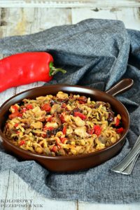 Kurczak z warzywami i makaronem