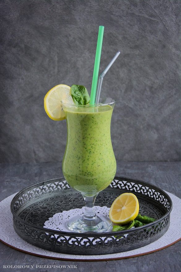 Koktajl ze szpinakiem pietruszką i owocami, koktajl fit