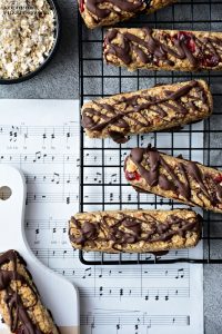 Batoniki owsiane z gorzką czekoladą, batoniki owsiane, fit batoniki, fit słodycze, płatki owsiane - Kolorowy Przepisownik