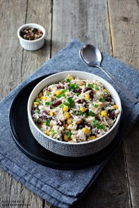 Sałatka ryżowa z selerem i fasolą, sałatka z ryżem, sałatka wegetariańska, sałatka na Wielkanoc, Boże Narodzenie - Kolorowy Przepisownik