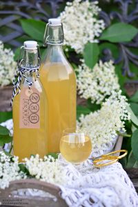 Syrop z kwiatów czarnego bzu, syrop z kwiatow czarnego bzu, czarny bez, domowy lek na przeziebienie, lek z naturalnej apteki, syrop na przeziebienie_Kolorowy Przepisownik