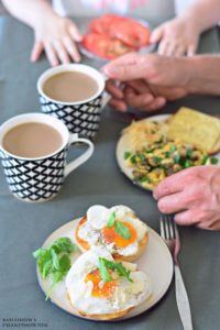 Sniadanie z jajkiem na 4 sposoby, kanapka z jajkiem sadzonym, jajecznica