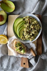 Pasta jajeczna z awokado i suszonymi pomidorami, pasta z jajek, przepisy na Wielkanoc, przepisy z awokado - Kolorowy Przepisownik, sprawdzone przepisy