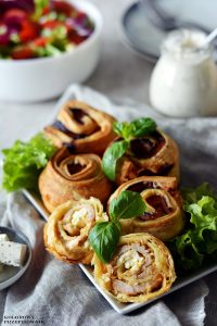 Rollsy francuskie z indykiem i feta, rollsy z ciasta francuskiego, przekaska z ciasta francuskiego, muffiny z indykiem, muffiny na slono - Kolorowy Przepisownik, sprawdzone przepisy