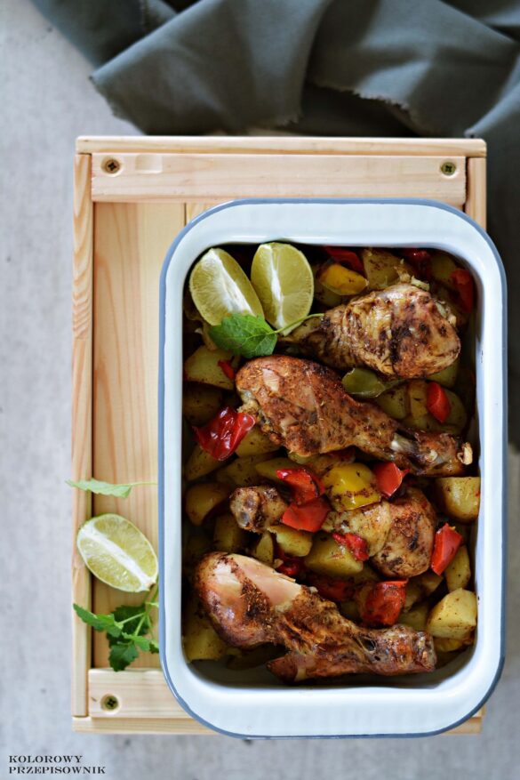 Udka kurczaka pieczone w rękawie z ziemniakami i papryka, pieczone udka, palki kurczaka, obiad z kurczarkiem, obiad z piekarnika - Kolorowy Przepisownik