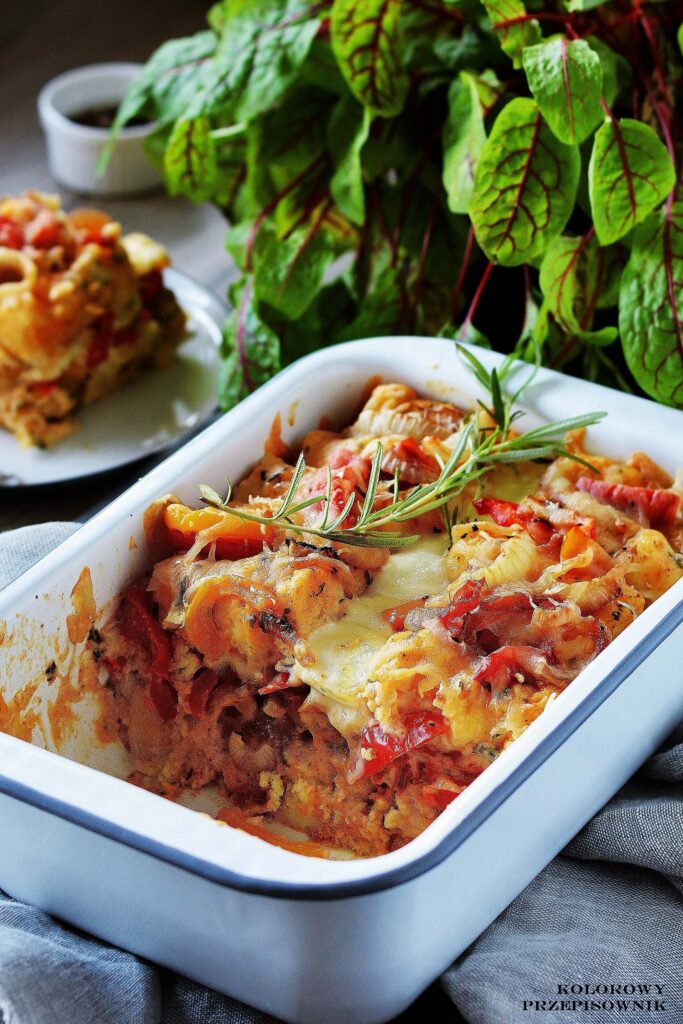 Zapiekanka-z-kielbasa-i-krokiecikami-ziemniaczanymi-szybka-zapiekanka-Kolorowy-Przepisownik-blog-kulinarny-sprawdzone-przepisy_1