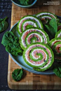 Rolada szpinakowa z lososiem i serkiem - Kolorowy Przepisownik, sprawdzone przepisy
