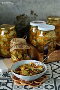 Sałatka ogórkowa gyros z marchewką, sałatka z ogórków, sałatka ogórkowa na zimę, przetwory z ogórków - Kolorowy Przepisownik, sprawdzone przepisy