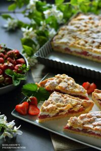 Tarta z truskawkami i rabarbarem, kruche ciasto z truskawkami i rabarbarem, ciasto z truskawkami, ciasto z rabarbarem - Kolorowy Przepisownik, sprawdzone przepisy