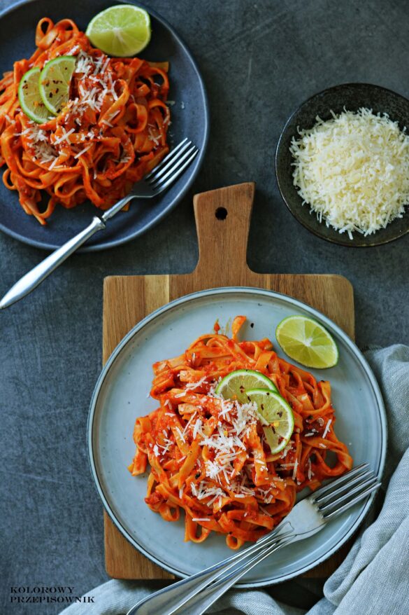 Makaron z pieczoną papryką, szybki makaron, obiad z makaronem - Kolorowy Przepisownik, sprawdzone przepisy