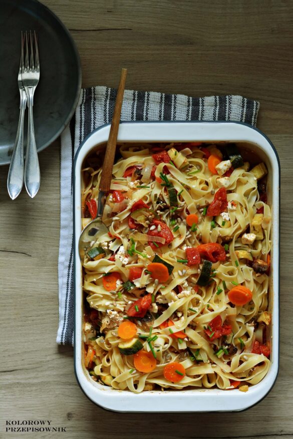 Makaron z pieczonymi warzywami, fetą i arbuzem, makaron z warzywami - Kolorowy Przepisownik, sprawdzone przepisy